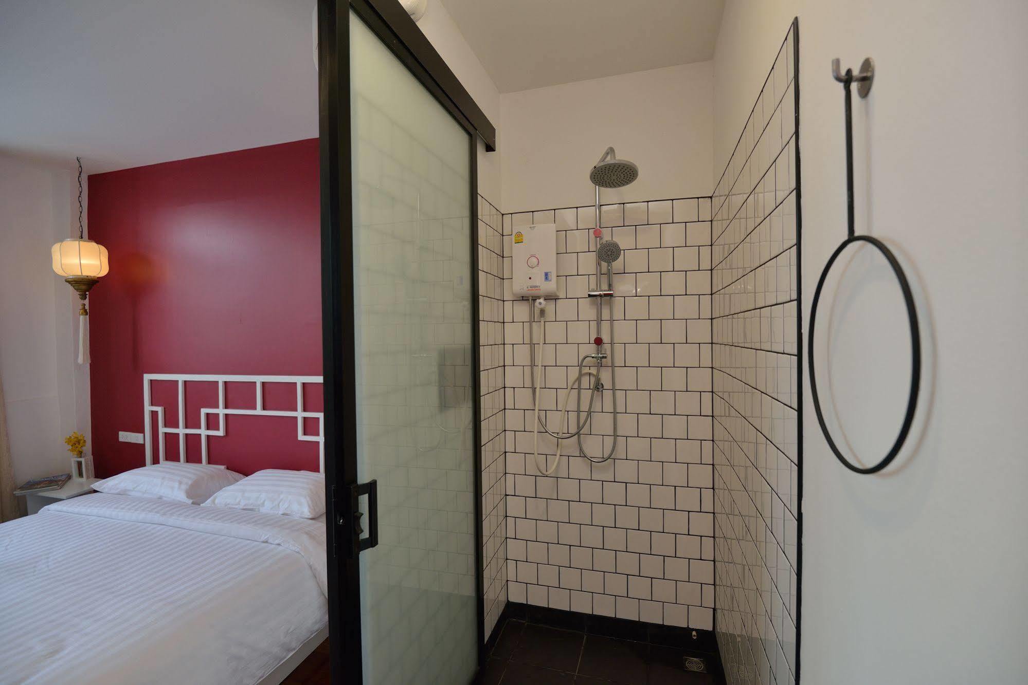 The Rommanee Classic Guesthouse Phuket Esterno foto