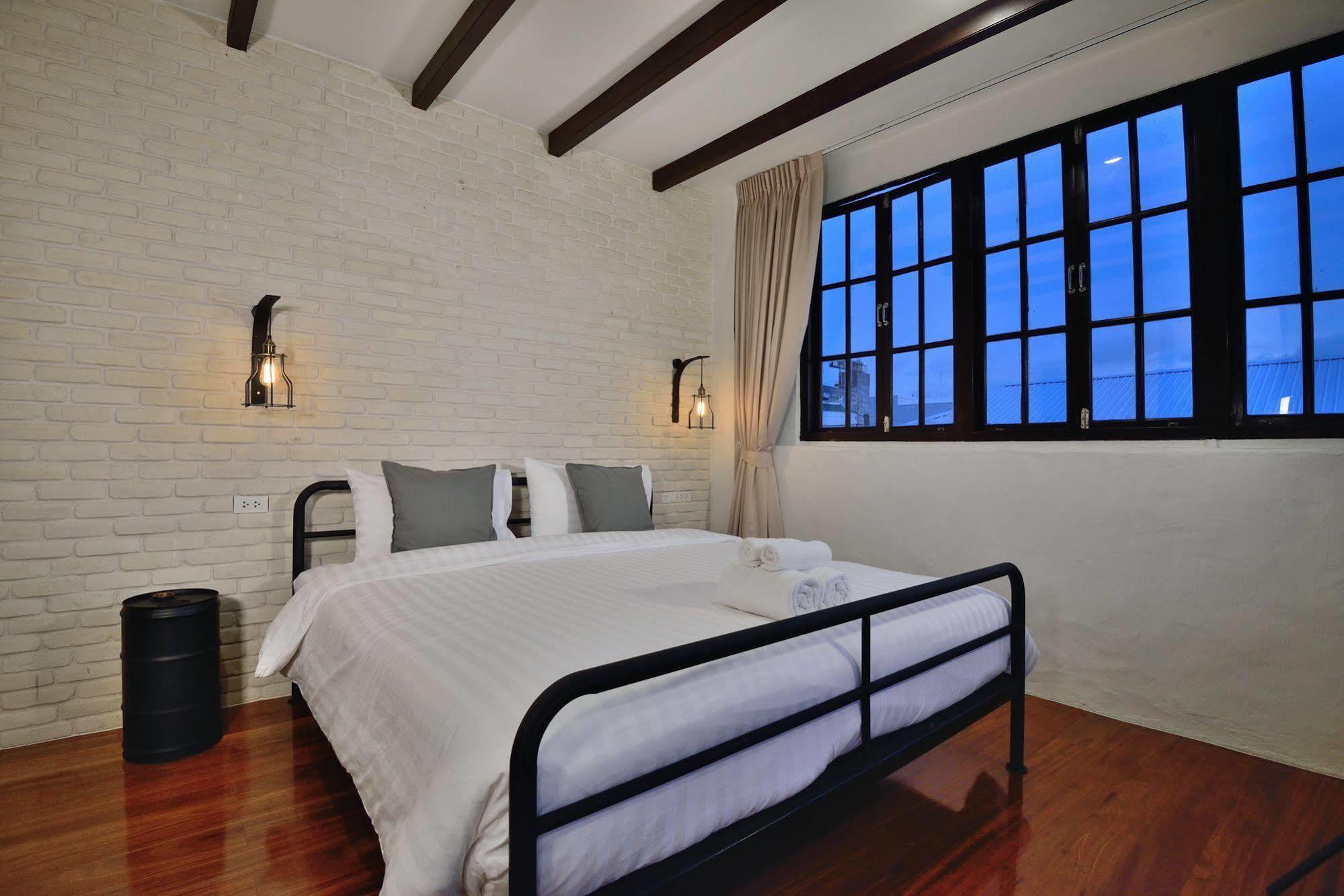 The Rommanee Classic Guesthouse Phuket Esterno foto