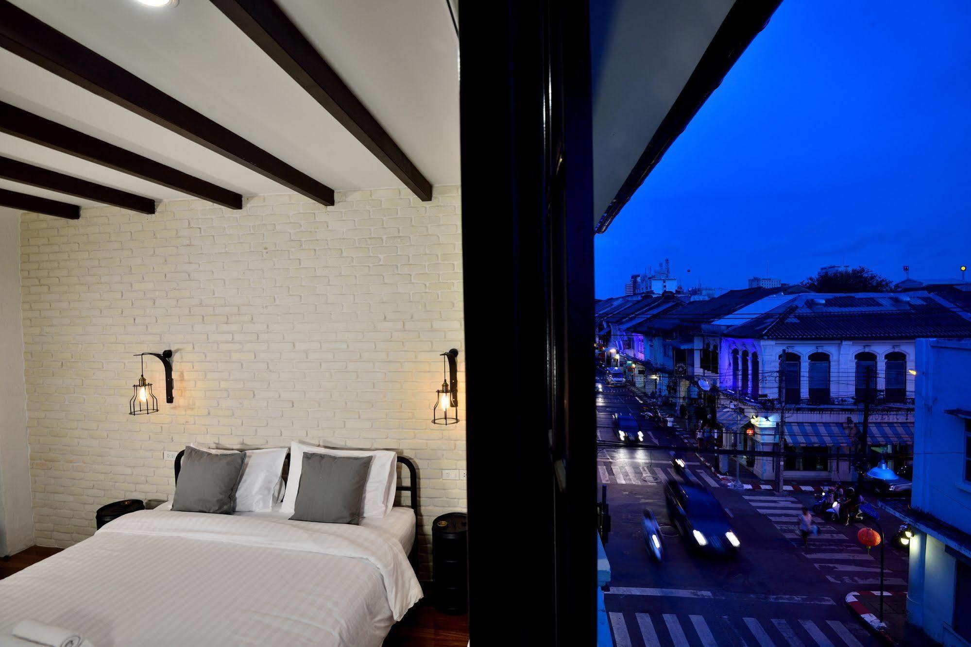 The Rommanee Classic Guesthouse Phuket Esterno foto