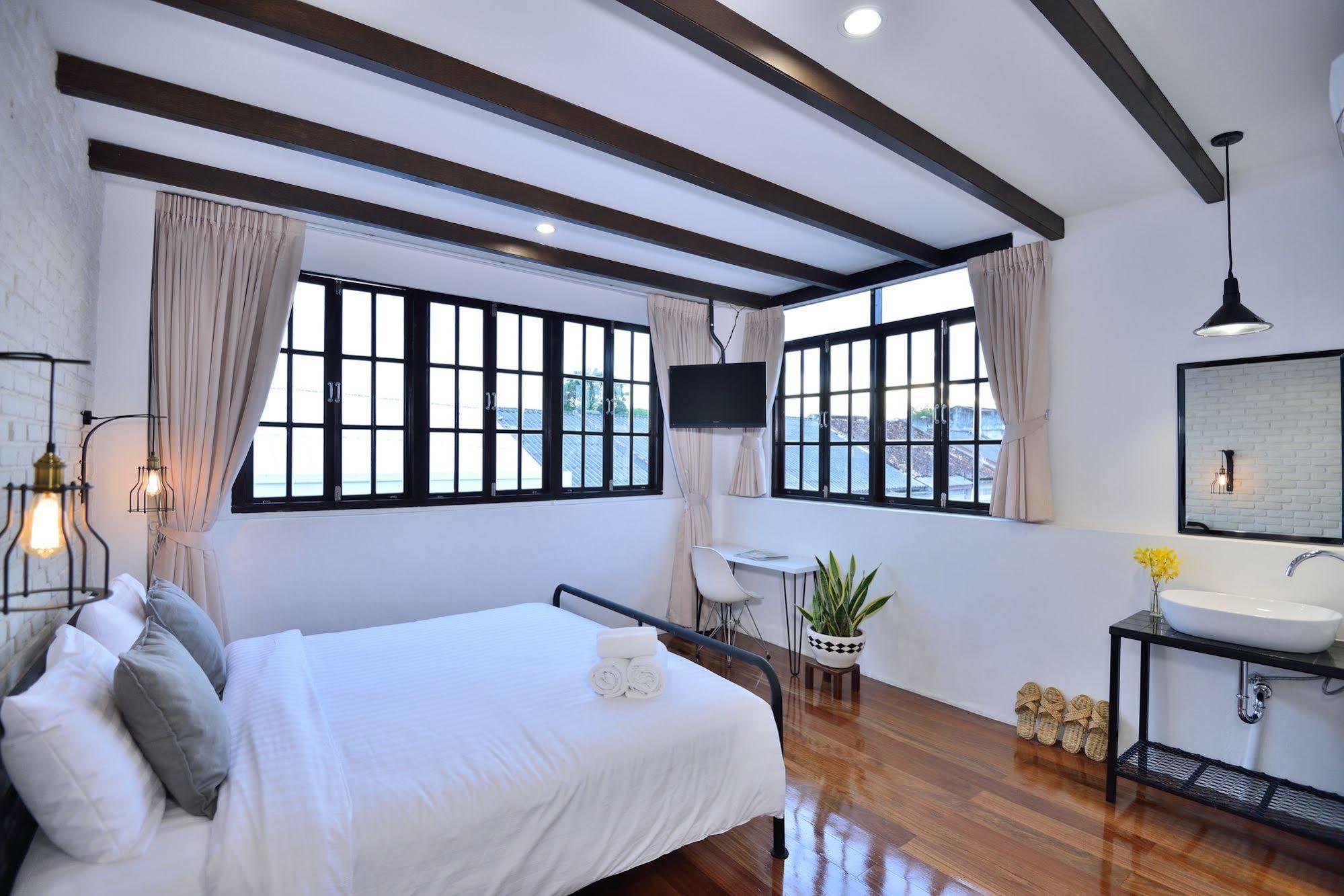 The Rommanee Classic Guesthouse Phuket Esterno foto